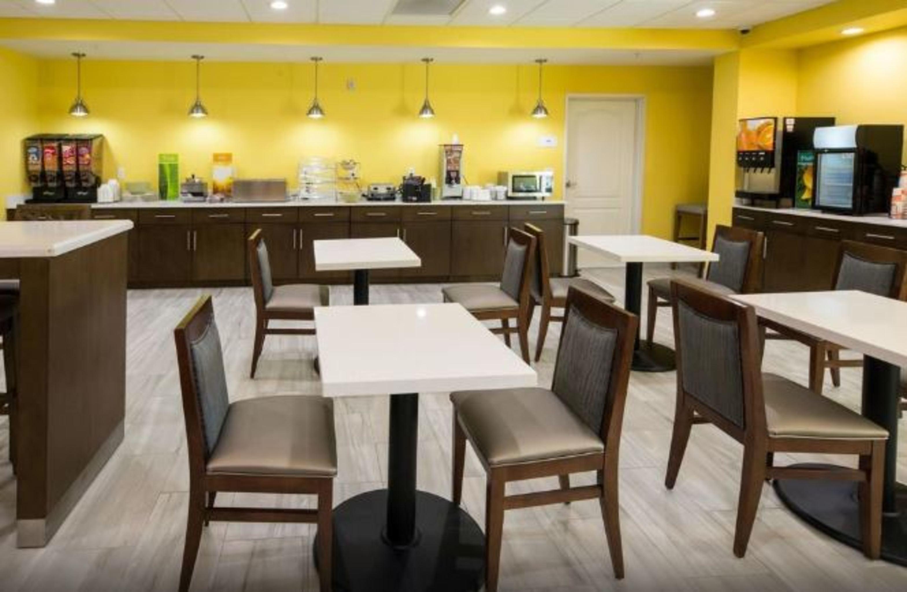 Quality Inn & Suites Carlsbad Caverns Area Buitenkant foto