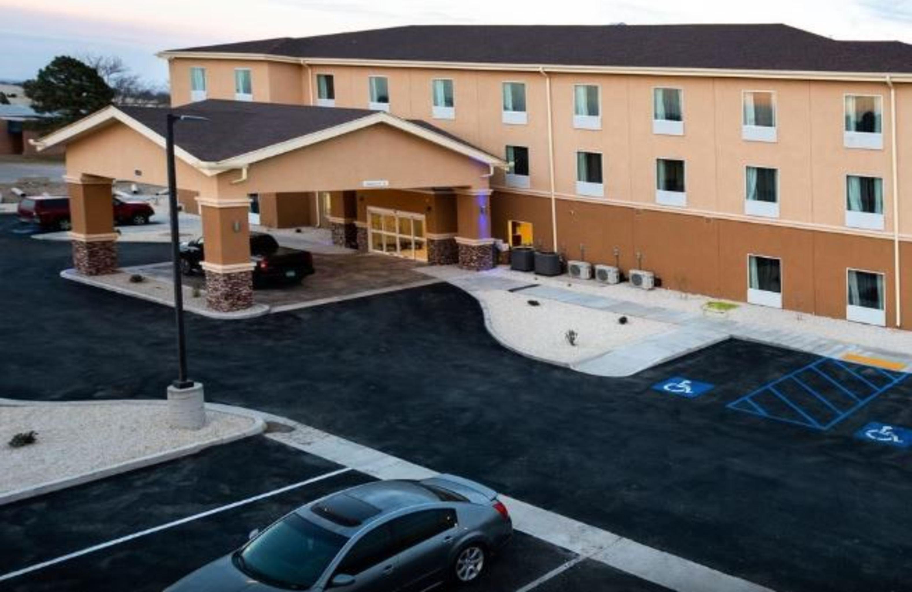 Quality Inn & Suites Carlsbad Caverns Area Buitenkant foto