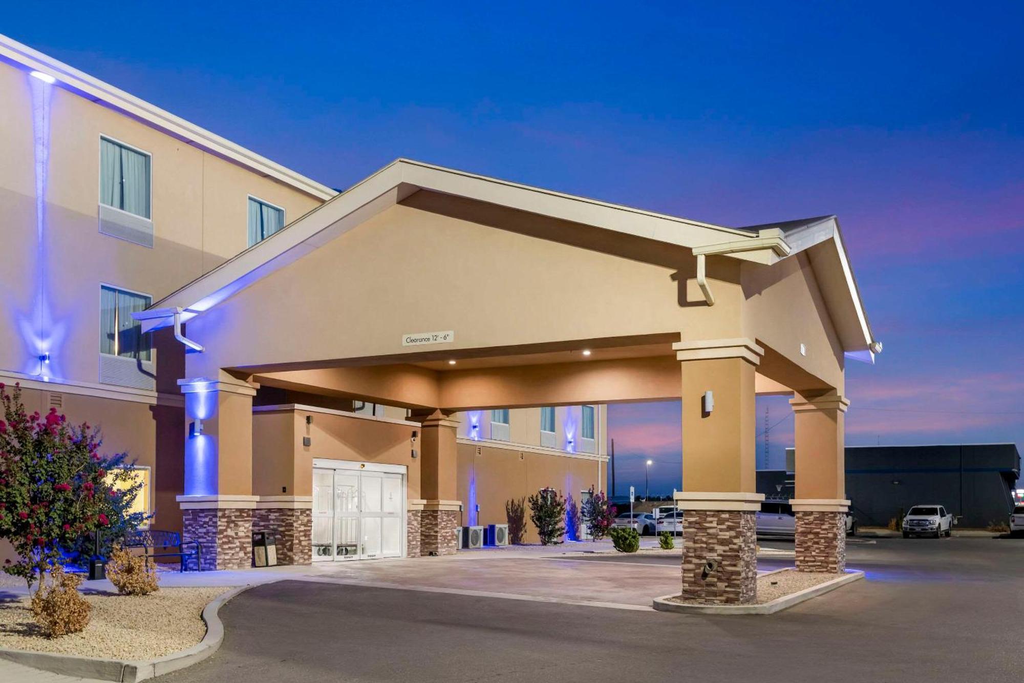 Quality Inn & Suites Carlsbad Caverns Area Buitenkant foto