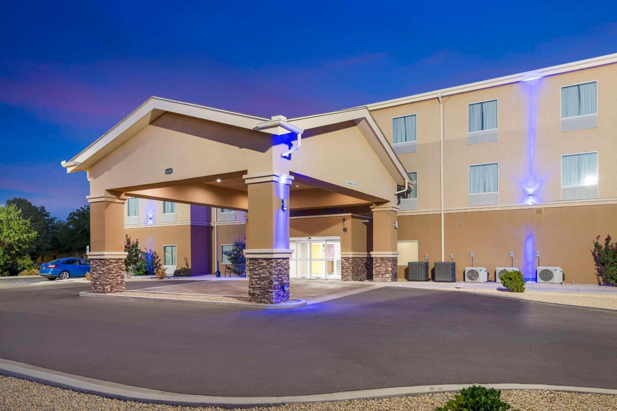 Quality Inn & Suites Carlsbad Caverns Area Buitenkant foto