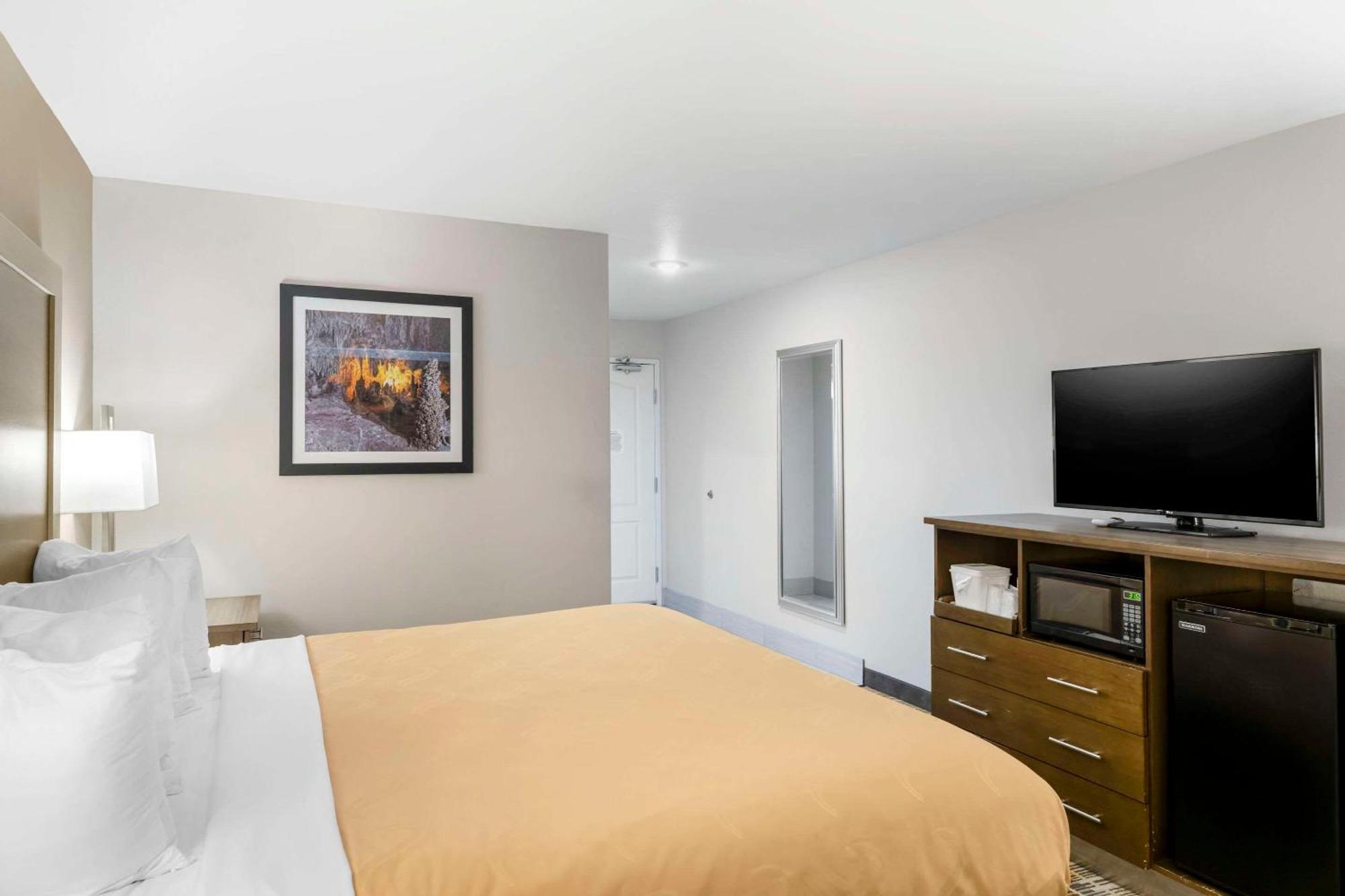 Quality Inn & Suites Carlsbad Caverns Area Buitenkant foto