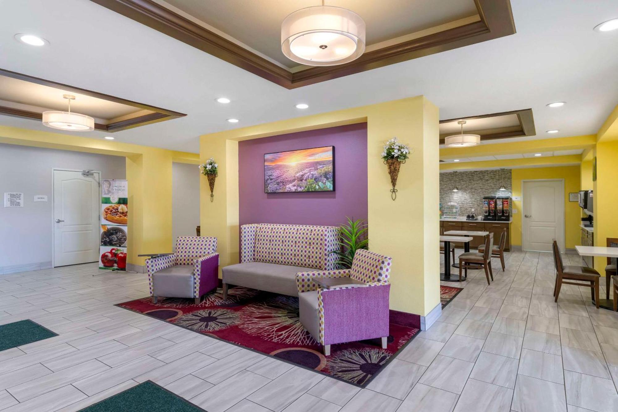 Quality Inn & Suites Carlsbad Caverns Area Buitenkant foto