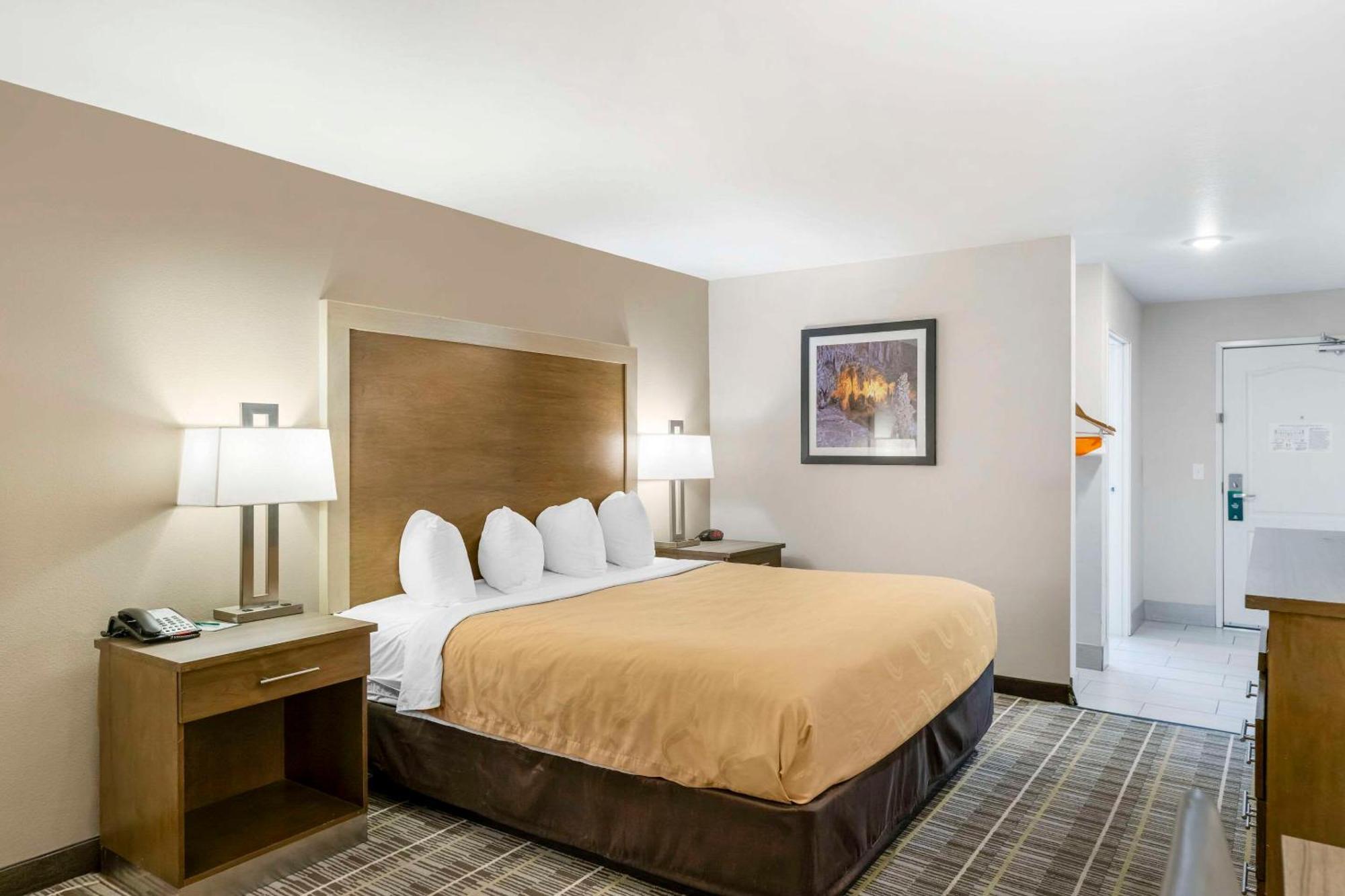 Quality Inn & Suites Carlsbad Caverns Area Buitenkant foto