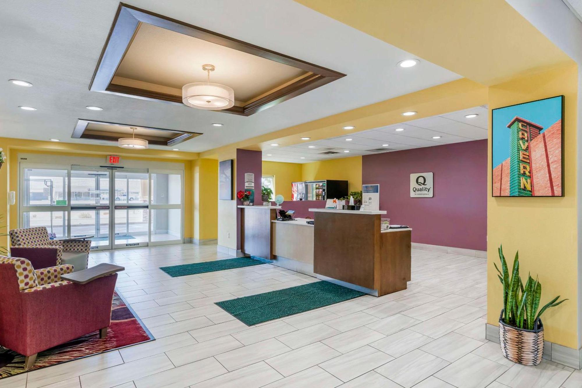 Quality Inn & Suites Carlsbad Caverns Area Buitenkant foto